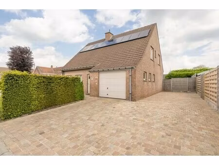 prachtige alleenstaande instapklare woning met 5 slaapkamers inpandige garage  mooi terras