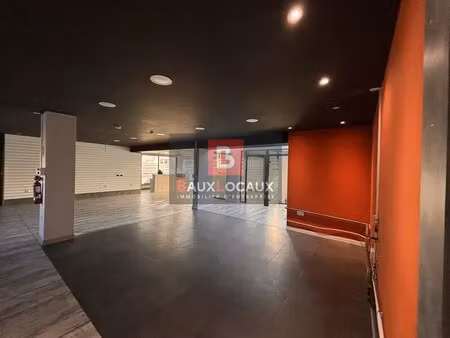 location commerce orange 84100 351m²