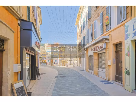 location local commercial 92m² sollies pont 83210