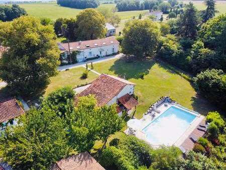 vente maison 5 pièces 330 m² chalais (16210)