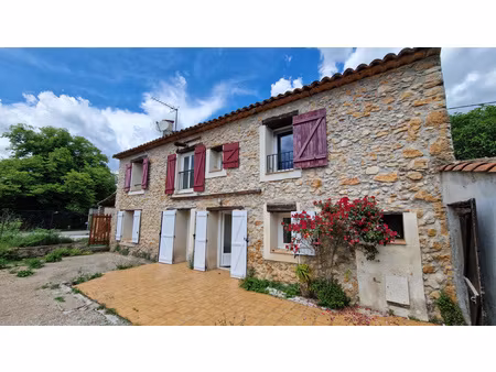 bastide en pierre  3 pièces 2 chambres avec jardin  à deux pas du centre de lorgues...
