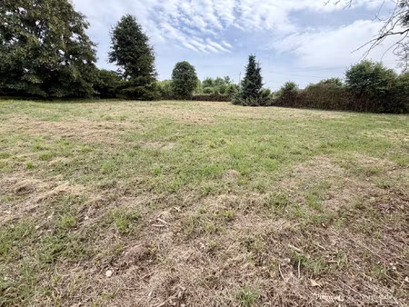 terrain à bâtir de 1500m2 au calme