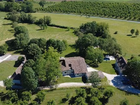 un domaine d'exception en dordogne avec trois maisons de caractère et deux granges