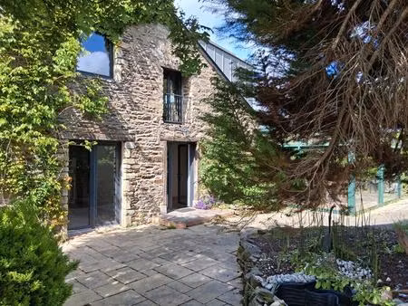 a 15mns de dinard  maison en pierre  très bon état  8 pièces et 6 chambres !