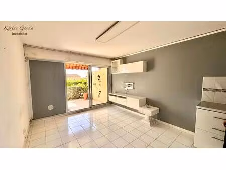 bandol - proximite centre ville et commerces - studio 24 m² - parking privatif