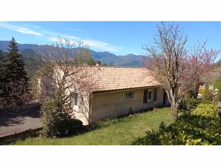 maison 4 faces avec piscine
