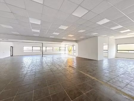 location local commercial cayenne 97300