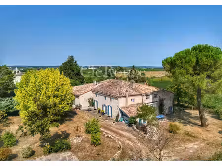 vivre et entreprendre à proximité de duras – propriété de caractère avec gîte  appartement