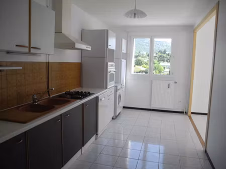 location appartement 3 pièces 70m2 aubagne 13400 - 1020 € - surface privée