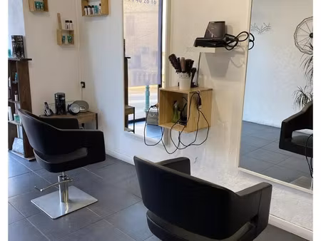 vente local commercial 24m2 pierrefeu-du-var 83390 - 60500 € - surface privée