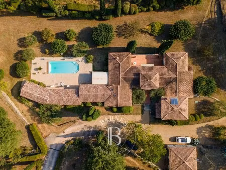 salernes – propriété provençale de charme avec piscine et installations équestres sur 2...