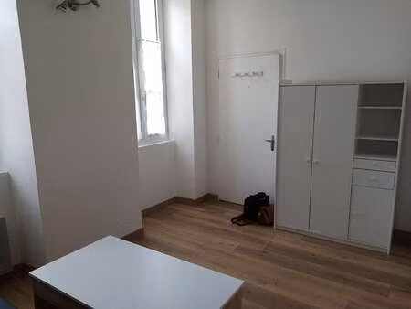 location appartement t1 à chemille (49120) : à louer t1 / 16m² chemille