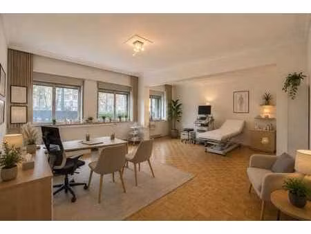 rond point montgomery. cabinet 65m²