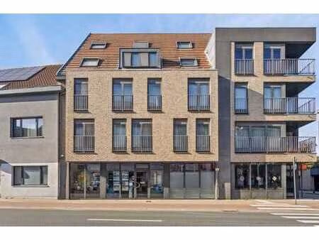 centraal gelegen met uitstekende zichtbaarheid