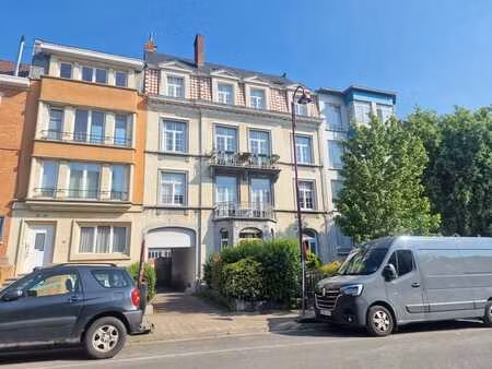 atelier - bureau de +/-65m² - pas de charges communes!!