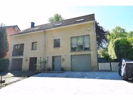 tb maison semi-jointive sur terrain 766 m² exposé sud
