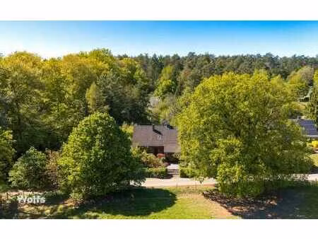 charmante villa idéalement située dans un écrin de verdure !