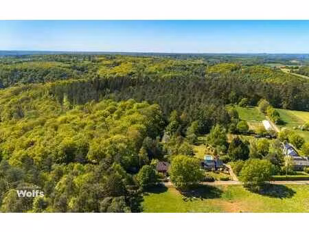 charmante villa idéalement située dans un écrin de verdure !