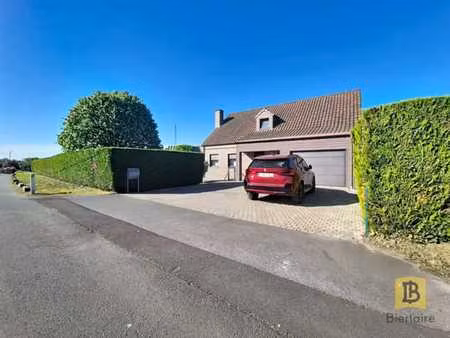 villa 4 façades avec jardin et garage à hyon – bien rare