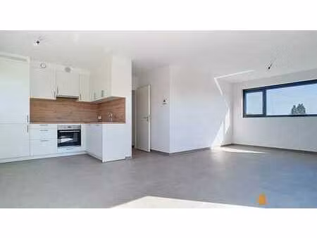 très bel appartement 2 chambres avec carport