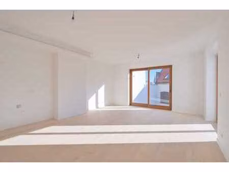 stéphanie/toison d'or bel appartement une chambre de ± 85 m²