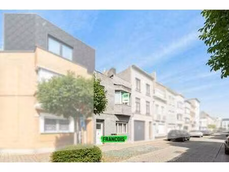 maison à rénover à vendre dans un quartier central de blank…