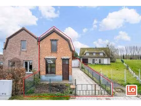 leuke halfopen starterswoning met afzonderlijke garage en...