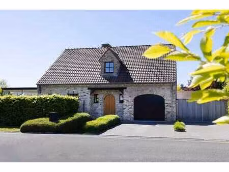 lichtrijke woning met 3 kamers  garage  bureelhoek & zwem...