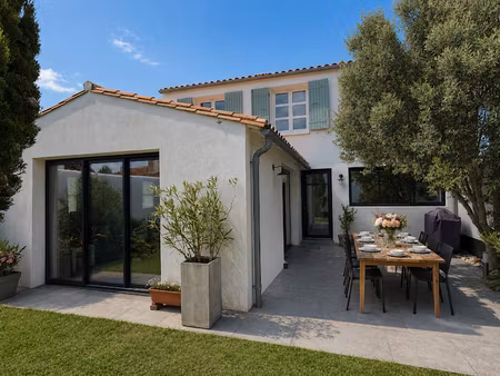vente maison 5 pièces 107 m² à loix (17111)  934 500 €