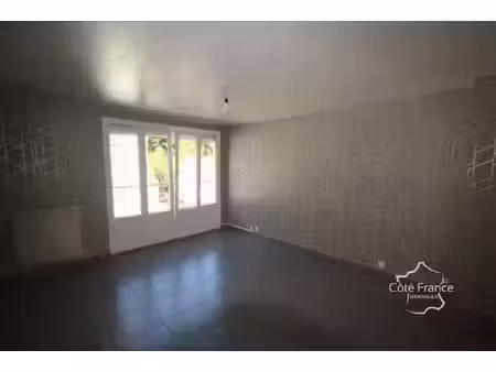givet appartement t4 (3 chambres) rénové  situé dans une résidence fermée. aucun travaux à