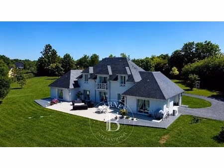 proche pont l'evêque - maison d'architecte ossature bois - piscine intérieure - sur 9800..