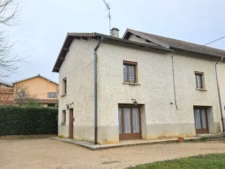 maison de village avec potentiel 117 m² habitables sur 1200 m² de terrain.
