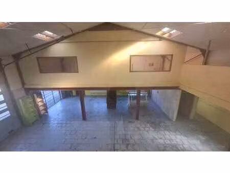 ? bâtiment commercial + terrain constructible à vendre