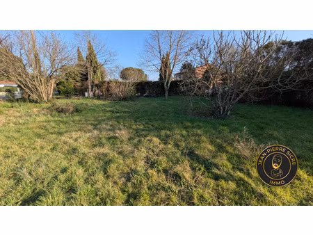 cintegabelle  terrain constructible de 734 m² non viabilisé.