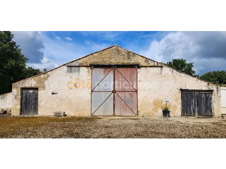 saint vincent sur jard -- grange 290 m2 -- 3 hangards -- terre agricole
