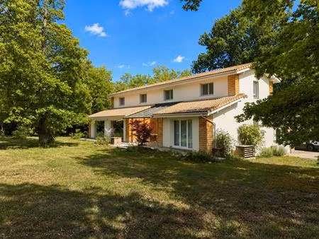 maison familiale contemporaine de 258 m² sur un parc de 7 000 m²