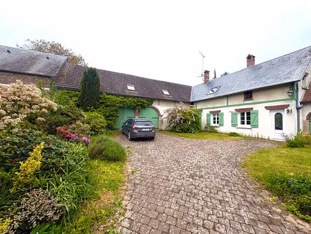 maison de 148 m² habitable et180 m² au total  6/7 piéces dépendances garages sur terrain d