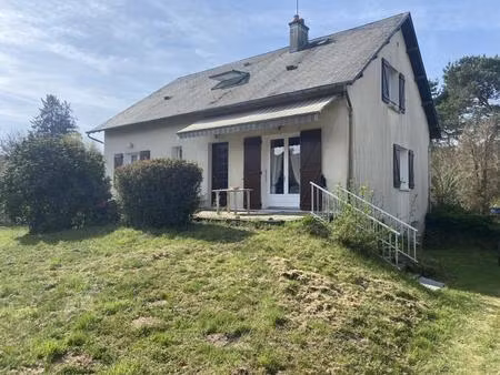 à deux pas du lac de vassivière  découvrez cette maison des années 1980 élevée sur sous-so