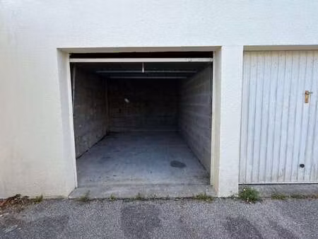 vente garage et parking à quimper (29000) : à vendre / quimper