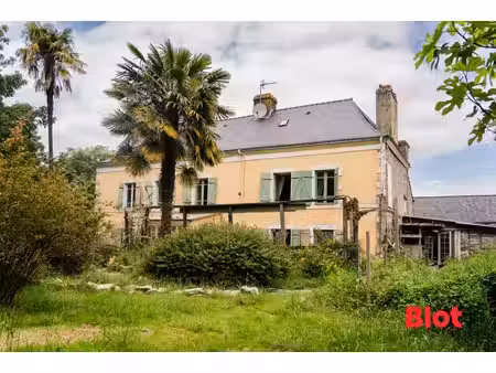 a vendre par blot immobilier lorient - demeure avec terrain paysage - lorient
