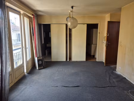 a vendre à auch centre  studio de 29m2