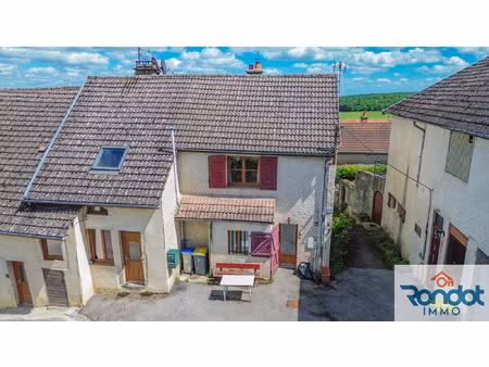 3 pièces/2 chambres 82 m2 terrain 416 m2
