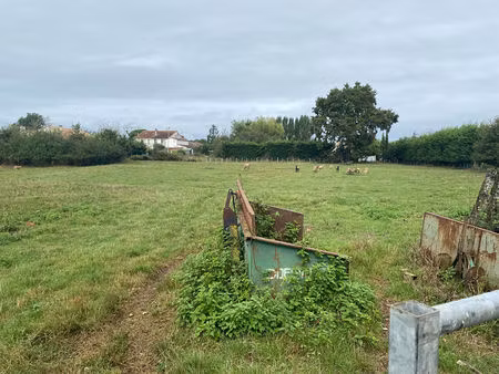 superbe terrain à vendre hors lotissement de près de 700 m² à saujon