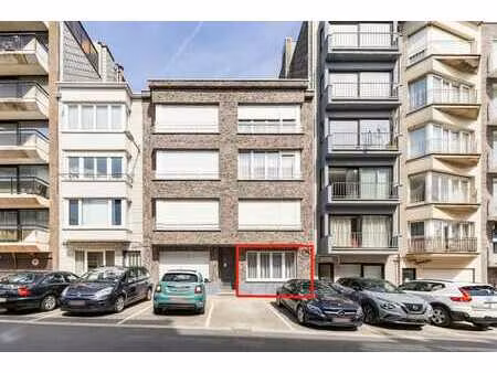 appartement meublé avec 2 chambres.