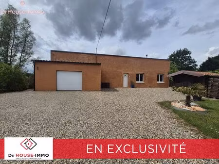plain-pied 3 chambres jardin et garage.