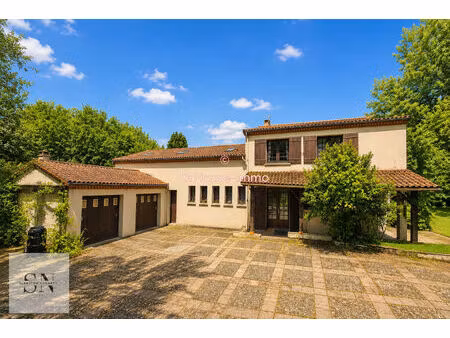 grande maison familiale 289m2 8 chambres avec garages et sous-sol parc 7500m2
