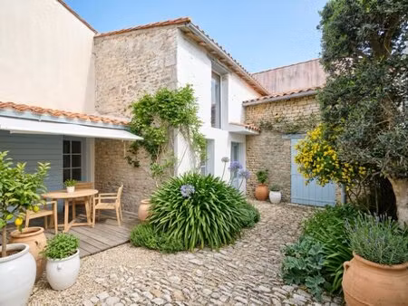authentic village house – heart of ars-en-ré – 5 bedrooms – stone courtyard