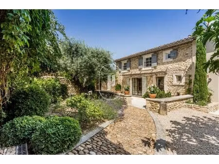 propriété composée de 3 bâtisses contigües avec piscine chauffée à vendre dans le luberon