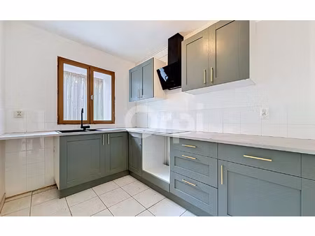 location appartement  81.4 m² t-3 à provins  895 €