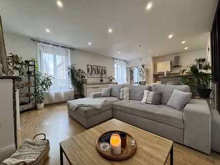 appartement rénové de 67 m2 sh au 1 er étage avec 1 jardin  1 grenier et cave proche du ce
